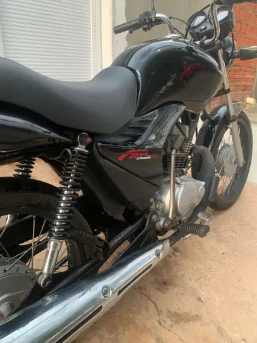 Vende-se Fan 125 ks 2012 em dias