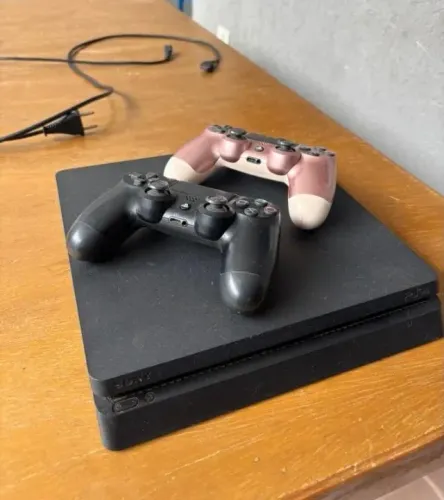 PlayStation 4 SLIM + Controle + GTA V