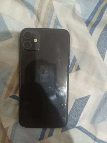 Vendo iPhone 11 com carregador é caixa vendo 800 reais ZAP *