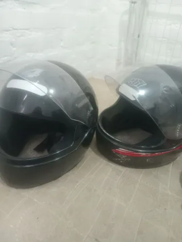 2 capacetes usado.