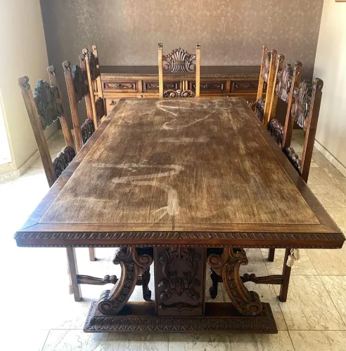 Mesa de jantar e cadeiras de madeira de lei embuia