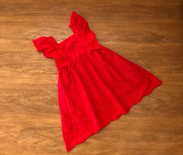 Vestido infantil vermelho tamanho 4 - R$42,00