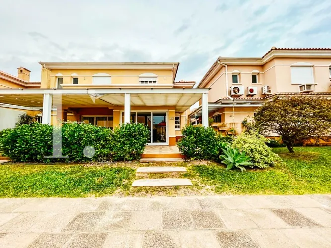 Ótimo sobrado à venda no condomínio Villas Resort