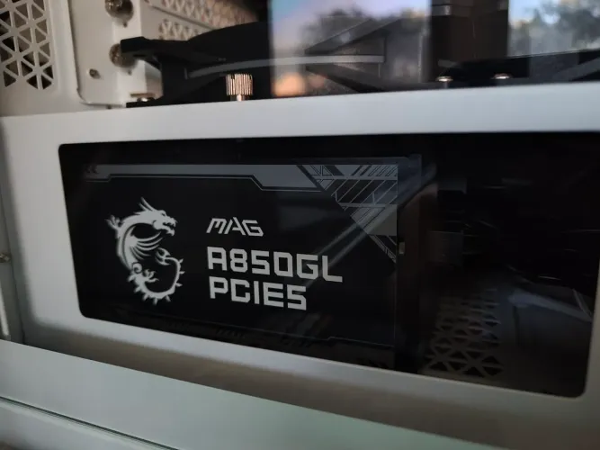 Fonte modular MSI A850GL 850W.