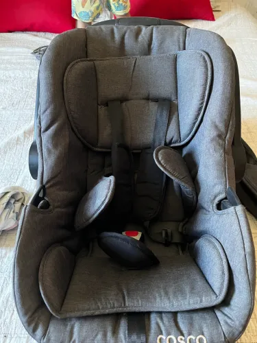 Bebê conforto Cosco com base para carro 