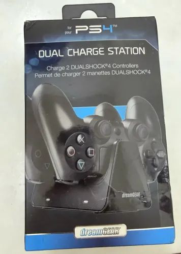 Carregador Duplo DreamGear para PS4 DualShock 4 com Caixa e Manual