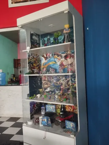 Vendo expositor cristaleira.