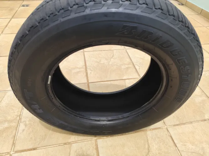 Vendo 4 pneus Brigestone Dueler 265 60 R18