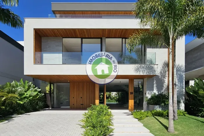 Casa de Luxo em Condomínio na Barra da Tijuca - 5 suítes, 810m², 4 vagas - Venda no RJ