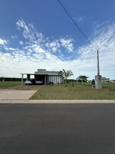 Casa em condomínio à Venda em Águas de Santa Bárbara - SP
