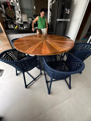 Jogo de mesa com 6 cadeiras em corda náutica, disponível em cores 