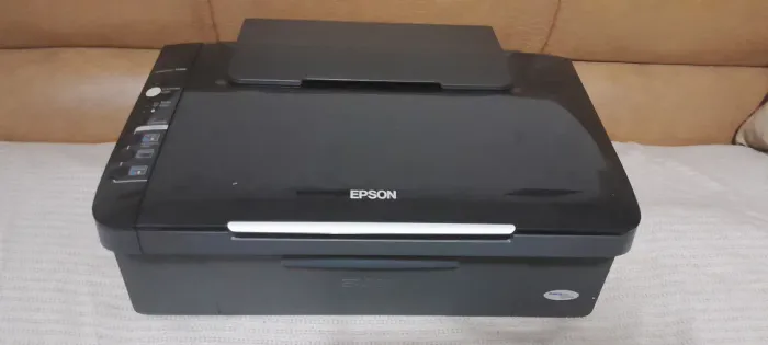 Vendo impressora Epson tx105. A mesma esta imprimindo com risco e o scanner funciona nomal