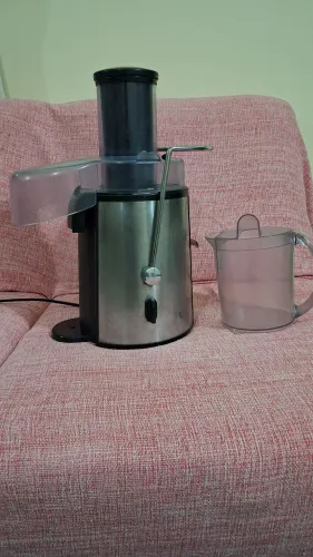 Centrífuga Master Suco Inox. HR 650 B. 110V. 127V. preta