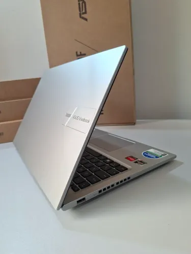 Notebook Asus Ryzen 7 5825U 16gb Ram Radeon Vega 8 Ssd 512gb Tela Full HD Lacrado