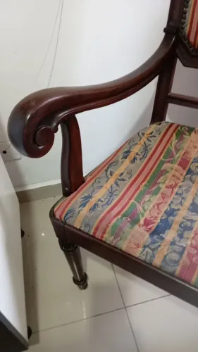 Vendo cadeira colonial usada