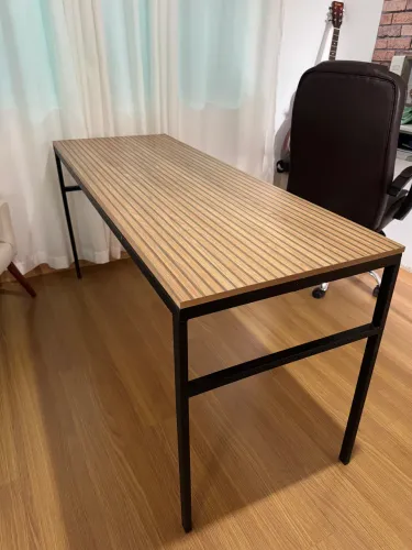 Mesa escritório 1,60 x 0,60 em estado de nova, pouco usada