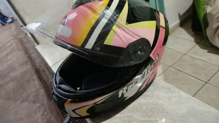 Vende se capacete