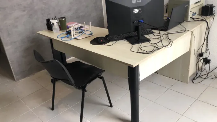 Vendo Birô Em L Em Bom Estado Com Gavetas