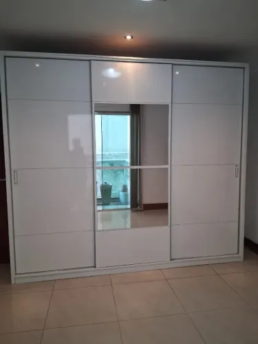 Guarda-Roupa Branco Casal /Altura- 2.68 cm /Comprimento - 2.68 cm / Profundidade - 0.58cm