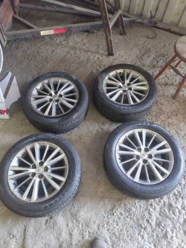 Rodas e pneus Corolla xei 