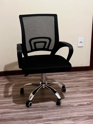 Cadeira de Escritório Mesh Preta - Seminova / Pouquíssimo Uso