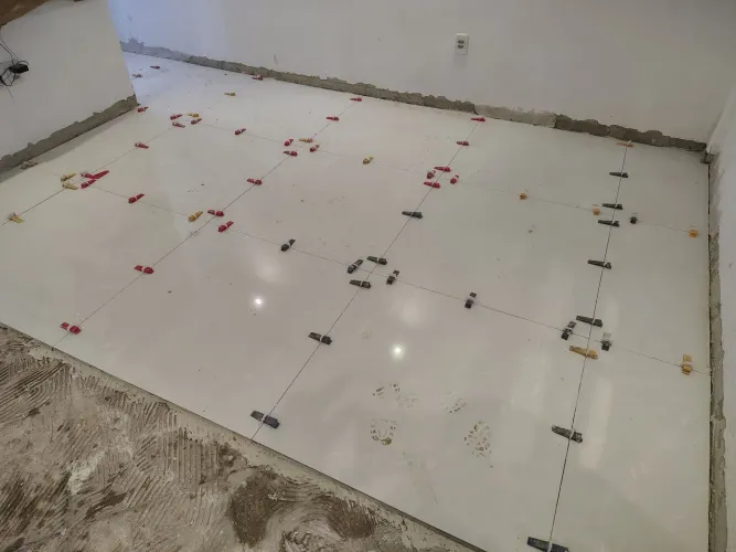 PEDREIRO E AZULEJISTA DISPONÍVEL