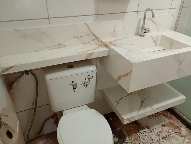 Piá em porcelanato pra banheiro
