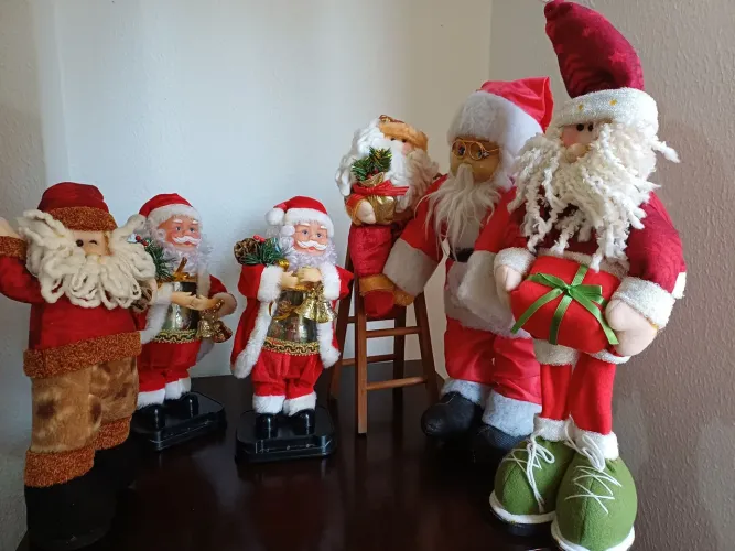 NATAL.LOTE COM 6 PAPAIS NOÉIS - 2 MUSICAIS
