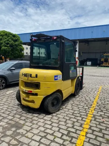 EMPILHADEIRA HELI 4T A DIESEL