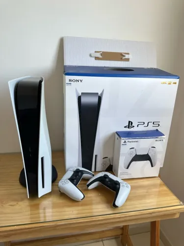 PS5 com Leitor de Discos + 2 Controles
