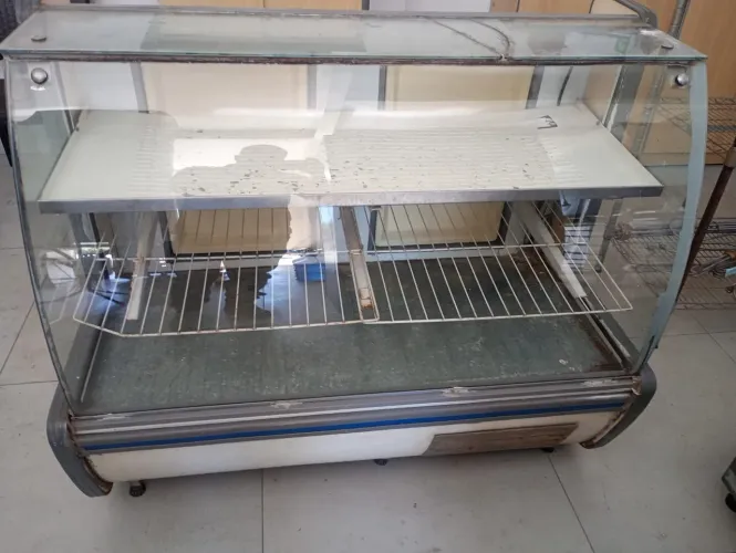 Balcão Expositora refrigerada de vidro