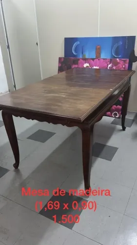 Mesa de madeira maciça