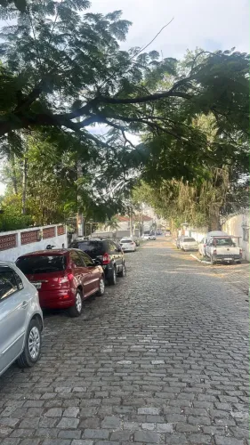 Casa com dois lotes á venda