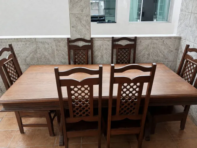 Mesa sucupira com seis cadeiras, vendo ou troco 