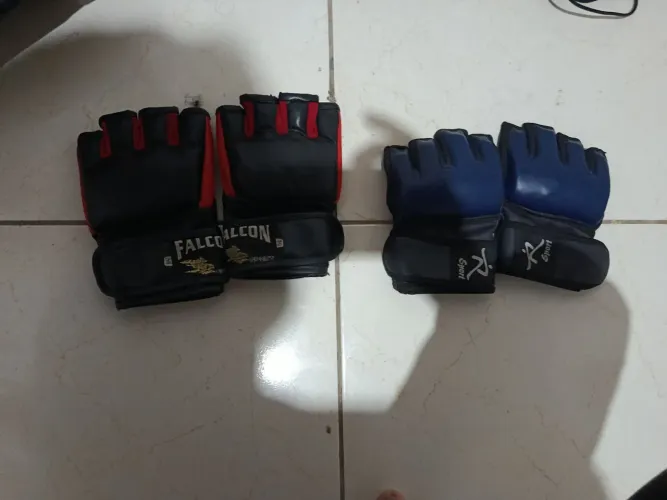Luvas de MMA semi novas