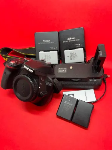 Nikon D3300 + Grip + 4 Baterias Originais + 2 Carregadores