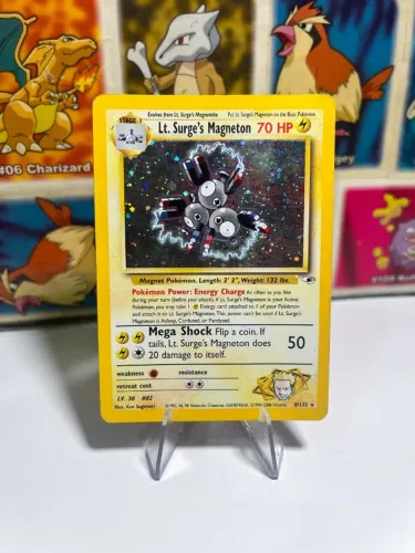 Lt. Surge's Magneton (8/132) - Carta Pokémon Rara Holográfica Antiga