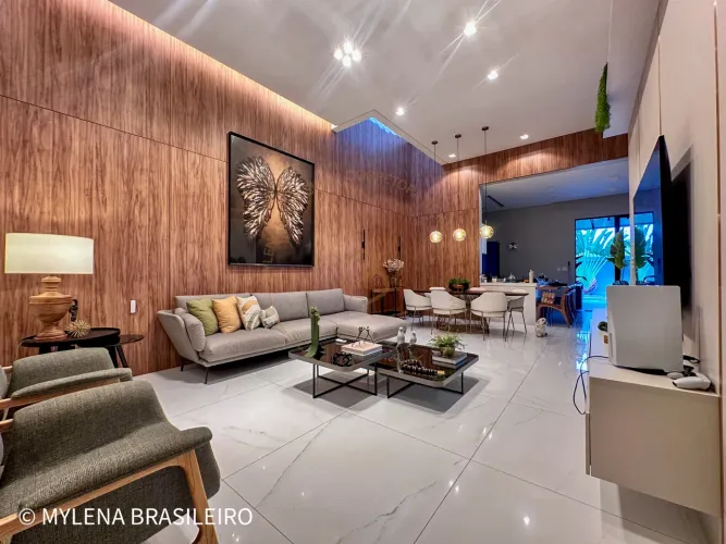 Casa Térrea à Venda no Condomínio Alphaville com 3 quartos (Porteira Fechada)