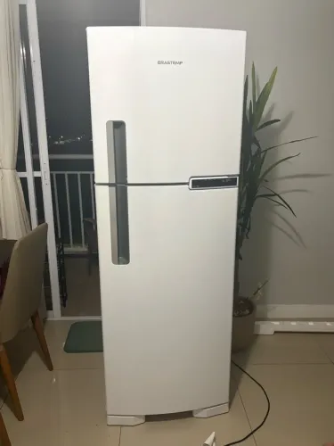 Vendo geladeira com 3 anos de uso.