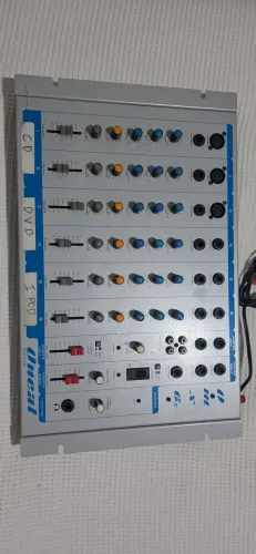 Mesa de som, máquina de fumaça, etc