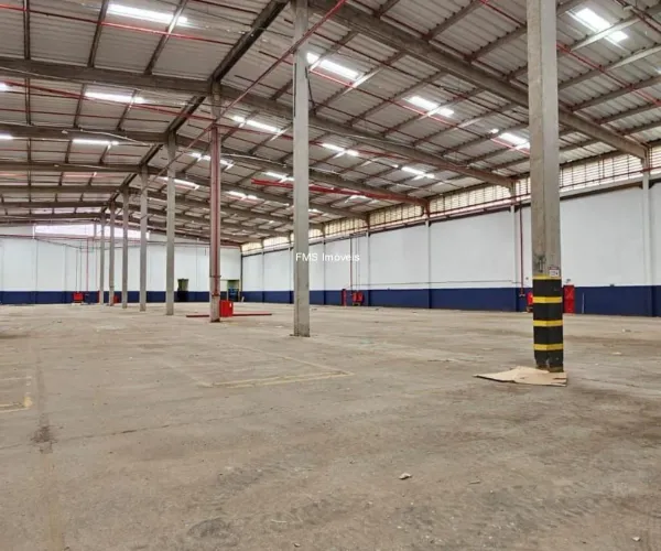 Galpão Comercial de Alto Padrão com 6 Salas e 8 Banheiros no Jardim Mimas, em Embu das Art