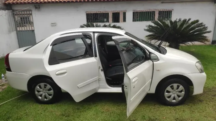 Toyota Etios XS Sedan 1.5 Flex 16V 4P Mec. 2015