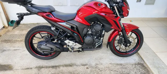 Moto Yamaha fz25 conect