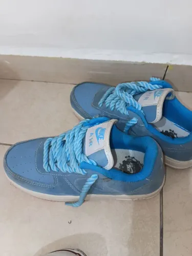 Tênis Nike azul