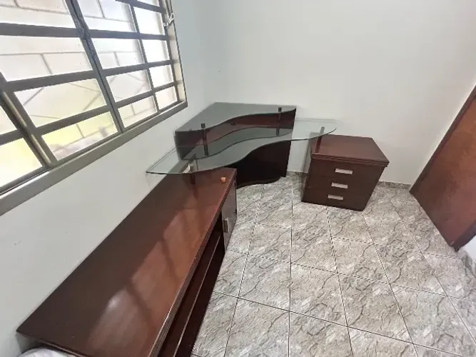 Mesa de escritório de madeira maciça 