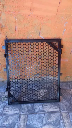 Grades para relógio da Copel anti furto.