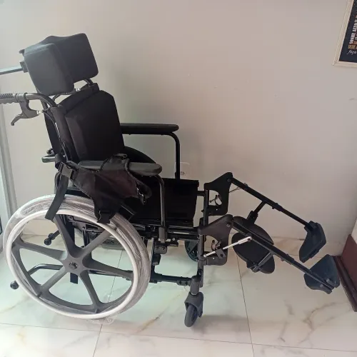 Cadeira de Rodas Articulável para Idoso