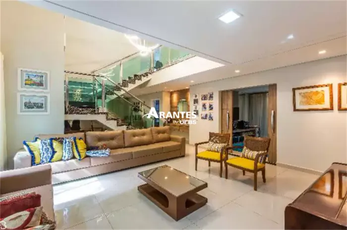 Casa em Condomínio com 325m² à venda no Bosque Karaíba