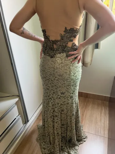 Vestido Longo de Festa Bordado com Transparência e Fenda