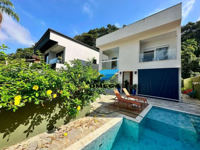 Casa à venda no Condomínio Pernambuco II no Guarujá | Omega Imóveis
